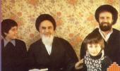 امام خمینی (ره) اپنے خاندان کے ساته 