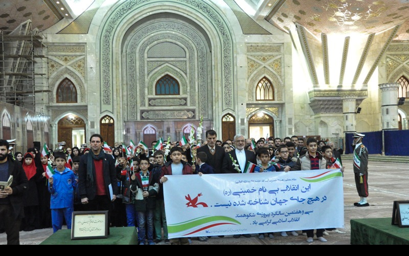 بچوں اور نوجوانوں کی فکری پرورش کا مرکز کے کارکنوں کی امام خمینی(رح) سے تجدید میثاق