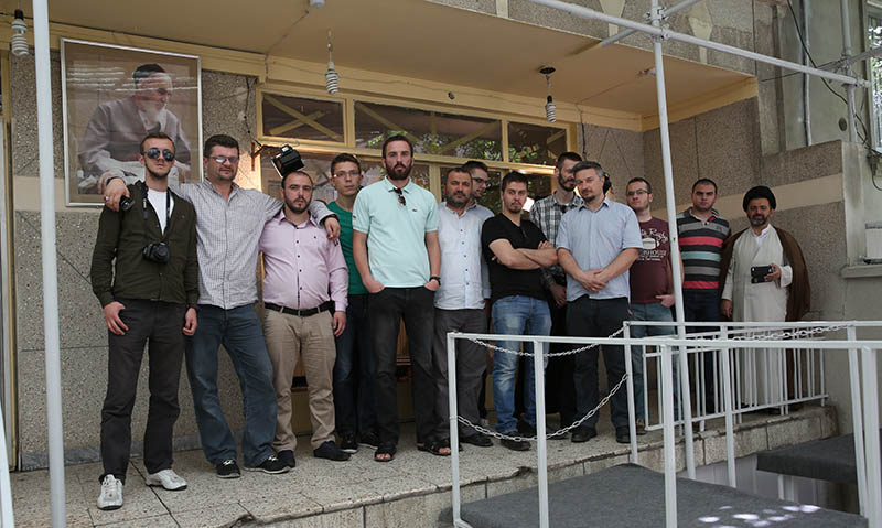 جماران میں بوسنیا سے طالب علموں کے ایک گروپ
