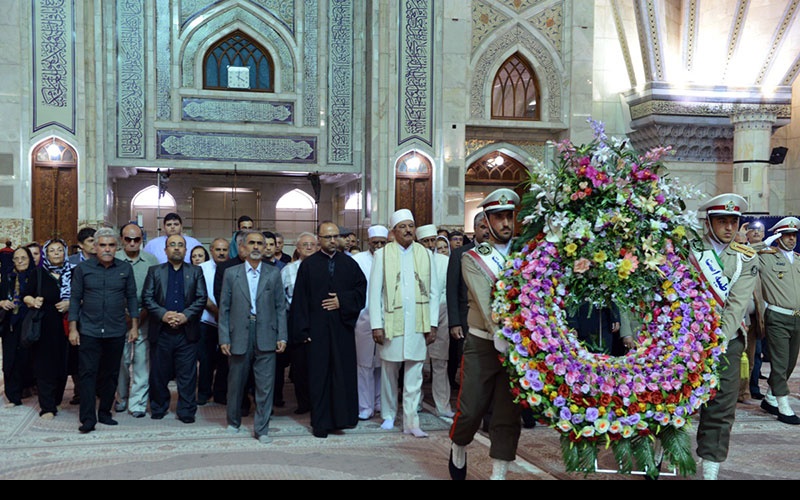دینی اقلیتی برادریوں کی حرم مطہر میں حاضری اور امام خمینی کو خراج تحسین