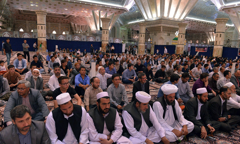 حرم مطہر امام خمینی(ره) میں افغانستانی خاندان کی شہداء کو خراج تحسین