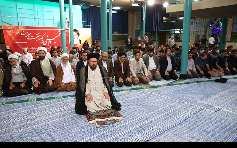 حسینیہ جماران میں تہران میڈیکل سائنسز یونیورسٹی کے شہداء کی یاد میں نشست