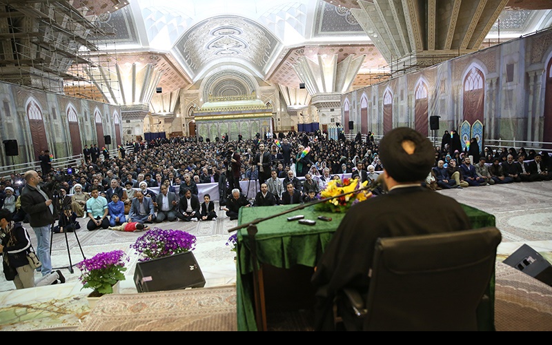 حرم امام خمینی[رح] میں یادگار امام سمیت لوگوں کے حضور میں سال نو اور بہار طبیعت کی آمد کے جشن