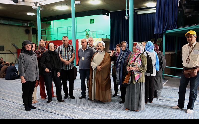 اسٹونین سیاحوں نے جماران میں امام خمینی کے گھر کا دورہ کیا