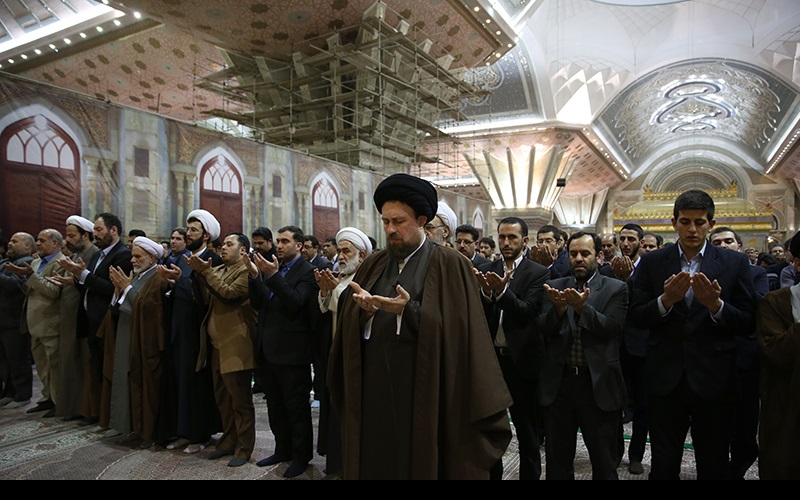 حرم امام خمینی(رح) میں، میانہ شہر کے عوام کا ایک گروہ کی سید حسن خمینی سے ملاقات