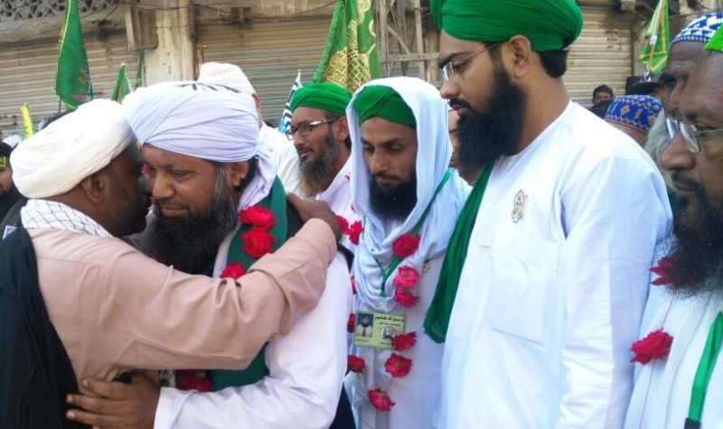 پاکستان؛ ہفتہ وحدت کی مناسبت سے شیعہ سنی علماء کا گلے ملن