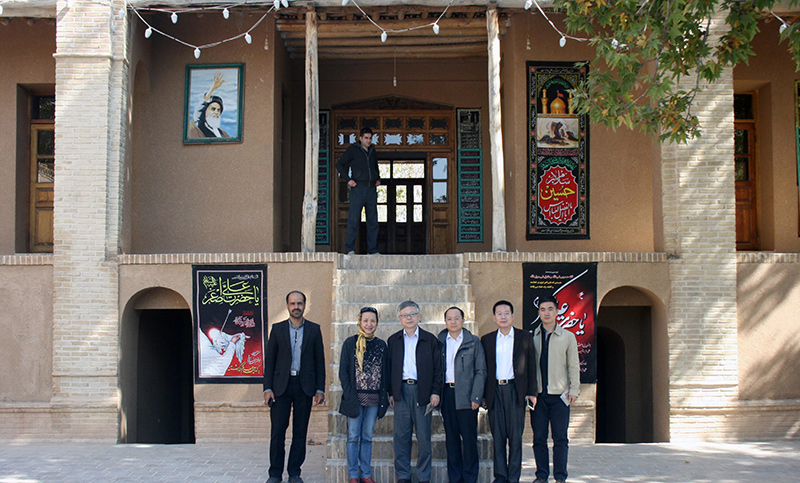 خمین میں چینی سفیر نے امام خمینی(ره) کے تاریخی گھر کا دورہ کیا
