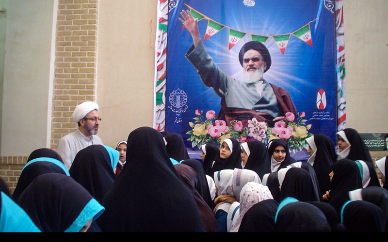 انقلاب کی ۳۷ویں سالگرہ پر دوستداران خمینی معصومہ قم میں، امام کے تاریخی گھر میں