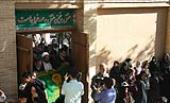 خمین میں امام خمینی(ره) کے تاریخی گھر پر امام رضا (ع) کا پرچم مطہر