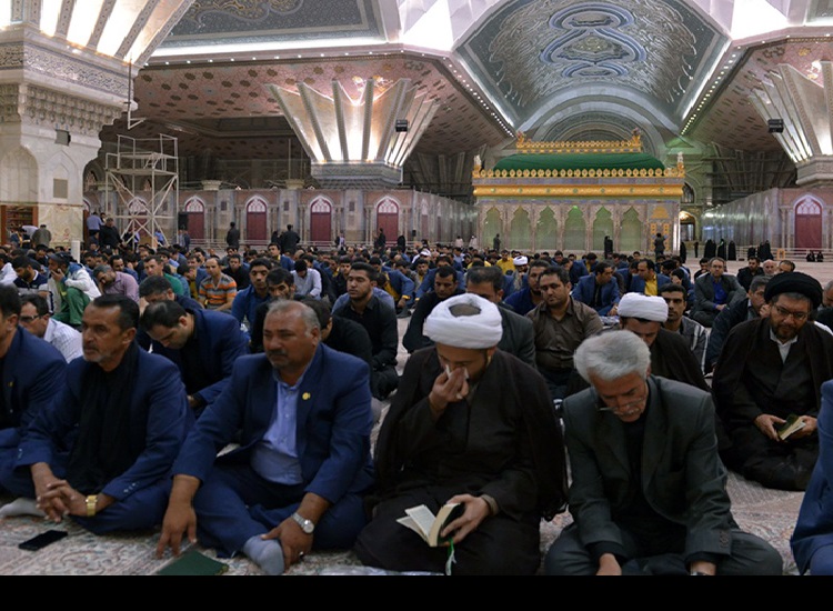 امام خمینی(رح) کے حرم میں زیارت عاشورا کی تلاوت، ایام عزا کی آمد کے موقع پر/۲۰۱۶ء