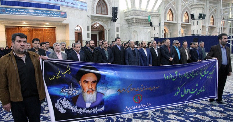 حرم امام خمینی (رح) میں رجسٹریشن آفس کے کارکنوں کی حاضری اور تجدید عہد