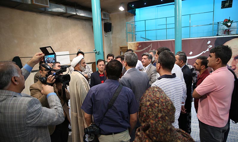 جماران میں امام خمینی (ره) کے گھر کا پاکستان کے نیشنل ڈیفنس یونیورسٹی کے ایک گروپ کا دورہ