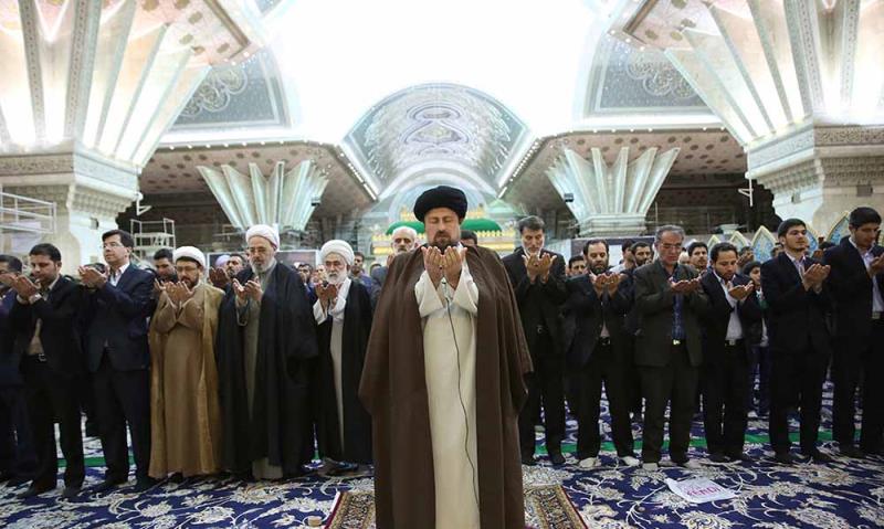 حرم امام خمینی (ره) میں نئے سال کی پہلی جمعرات کی نماز مغربین
