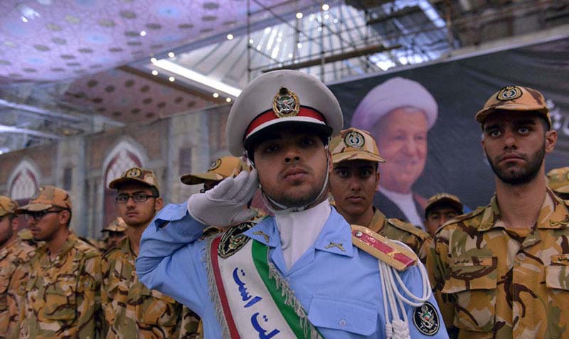 امام خمینی(ره) سے مسلح افواج کے سپاہیوں کی تجدید میثاق