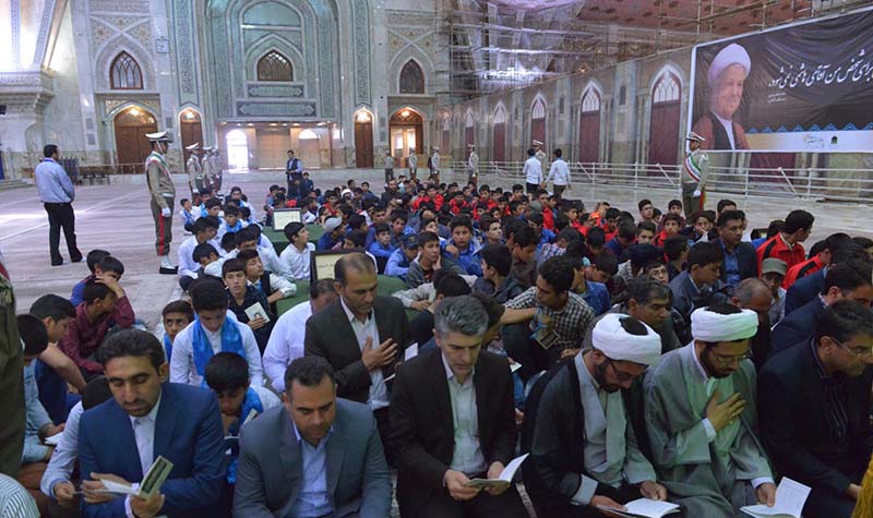 حرم امام خمینی(ره) میں، خانہ بدوش کے بچوں کا پہلا جشن عبادت اور ان کی ٹریننگ