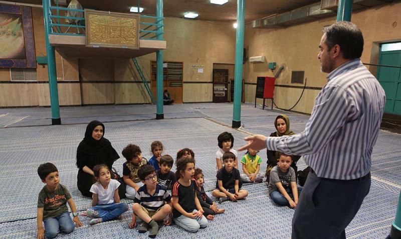جماران میں امام خمینی (ره) کے گھر کا بچوں کا دورہ