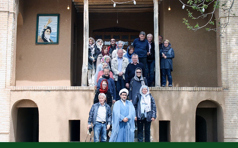 امام خمینی کی جائے پیدائش، خمین کے دورے پر جرمن سیاحوں کے ایک گروپ /۲۰۱۷ء