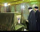 ۱۲ بہمن، امام کی آمد کے ۳۸ویں عشرہ فجر کے ایام اللہ میں، رہبر معظم انقلاب کی حرم امام (رح) اور گلزار شہداء میں حاضری؛ نیز حرم امام خمینی (رح) میں ایام اللہ کا جشن انقلاب/۲۰۱۷ء