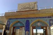 مسجد سَهْلہ، پہلی صدی میں نجف اشرف سے دس کلومیٹر اور مسجد کوفہ سے دو کلومیٹر کے فاصلے پر بنائی گئی؛ بعض روایات کی بنا پر، ظہور امام زمانہ (عج) کے بعد، یہی مسجد آپ کی جائے سکونت ہوگی /۲۰۱۷ء