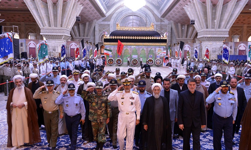  حضرت امام خمینی (ع) کے مزار پرایرانی فوج کے عقیدتی سیاسی شعبہ کے اہلکاروں کا تجدید عہد