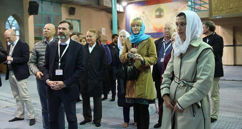 جماران، جرمنی اور آسٹریا سے تعلق رکھنے والے سیاحوں کا امام خمینی (رح) کے تاریخی گھر کا دورہ /2018