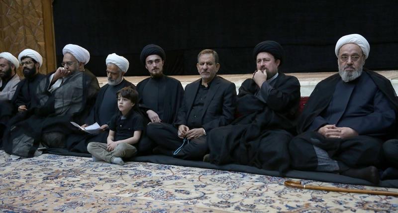 حرم امام خمینی (رح) میں تاسوعای حسینی (ع) کی رات کی منعقدہ مجلس کی تصویری جھلکیاں