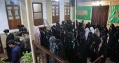 امام خمینی(رح) کی تاریخی گھر  میں شہید بہشتی یونیورسٹی کے طالب علم اسلامی ایسوسی ایشن کے اراکین کی سید علی خمینی سے ملاقات