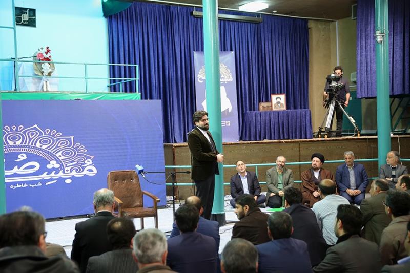 سید حسن خمینی کی موجودگی میں "مبشر صبح" عنوان کے تحت یادوں کی رات، حسینیہ جماران میں منعقد /۲۰۱۸ء