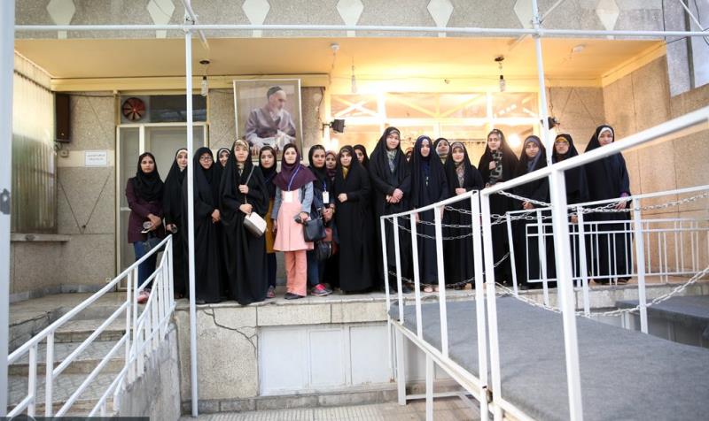 جماران، "طریق جاوید" قومی گردش کا آٹھویں دورہ کے طلباء و طالبات کا امام خمینی (رح) کے تاریخی گھر کا دوره /2019