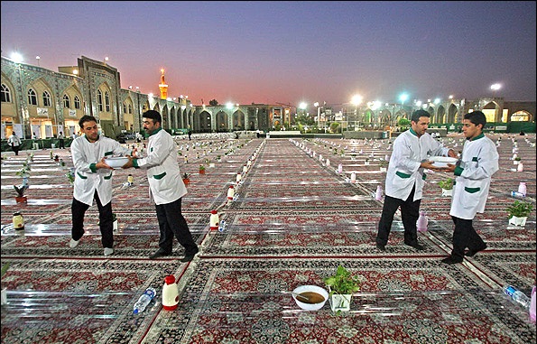 روزہ افطار کرانے کا کتنا ثواب ہے؟