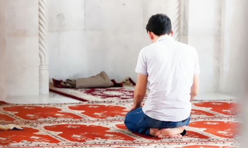اگرنماز احتیاط کو بھول جائے اورکسی دوسری واجب یا مستحب نماز میں  داخل ہوگیا ہو تو اسے کیا کرنا چاہیئے؟