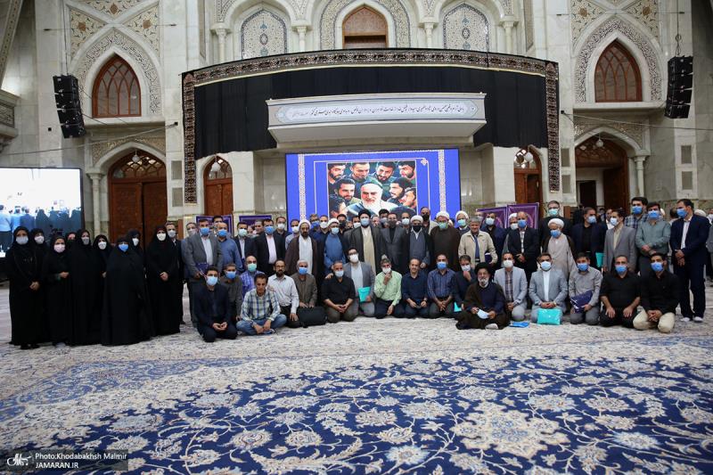 موسسہ تنظیم و نشر آثار امام خمینی کے سربراہ اور عملے نے آیت اللہ سید حسن خمینی سے ملاقات کی