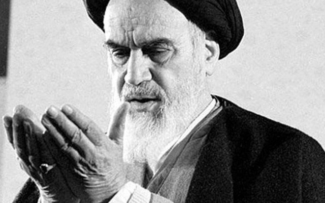 اما خمینی رجب کی زیارت پڑھنے پر تاکید کیوں کرتے تھے؟