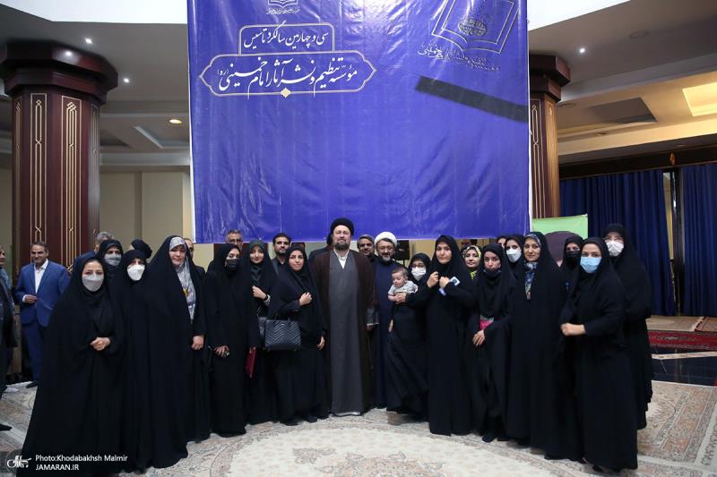 موسسہ تنظیم و نشر آثار امام خمینی کے سربراہ اور عملے نے آیت اللہ سید حسن خمینی سے ملاقات کی