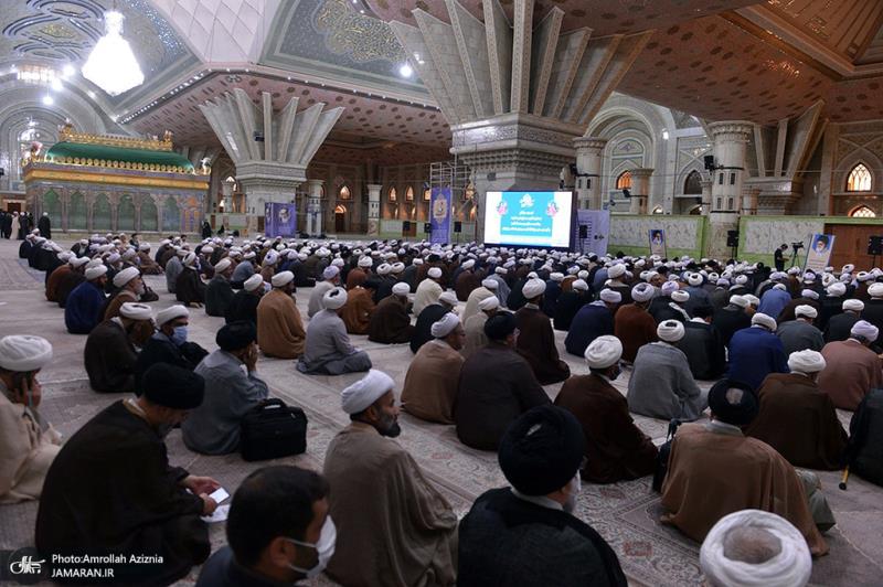 حرم امام خمینی (رح) میں  ملک بھر کے ائمہ جمعہ کی حاضری اور ان کی تمناؤں سے تجدید عہد/ 2022