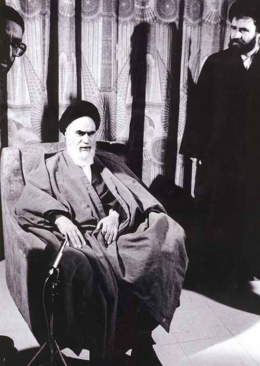 محمد رضا نے اغیار کے اشاروں پر ایرانی عوام کا قتل عام کیا ہے:امام خمینی(رہ)