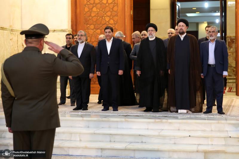 حرم امام خمینی (رح) میں ایرانی صدر سید ابراہیم رئیسی اور ان کی کابینہ کی حاضری اور ان کی تمناؤں سے تجدید عہد /2023ء