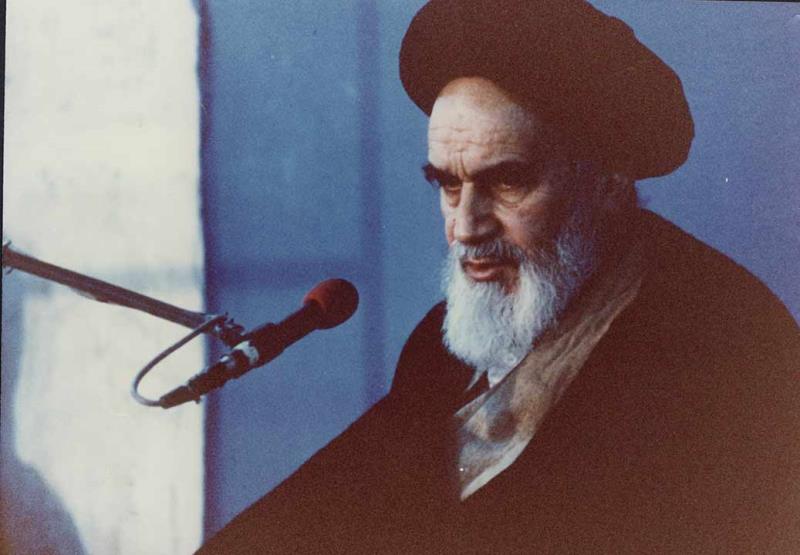 قومی اتحاد کو باقی رکھ کر دشمن کی سازش کو ناکام بنانا ہے:امام خمینی(رہ) 