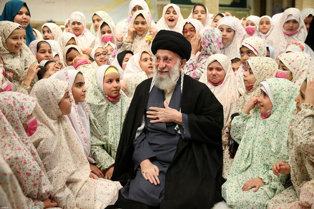 اسکولی بچیوں سے رہبر انقلاب اسلامی کا خطاب  