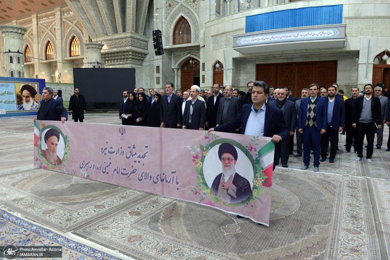 عشره فجر کی مناسبت سے، حرم امام خمینی (رح) میں ایرانی وزارت توانائی کے مینیجرز اور ملازمین کی حاضری اور ان کی تمناؤں سے تجدید عہد /2024ء