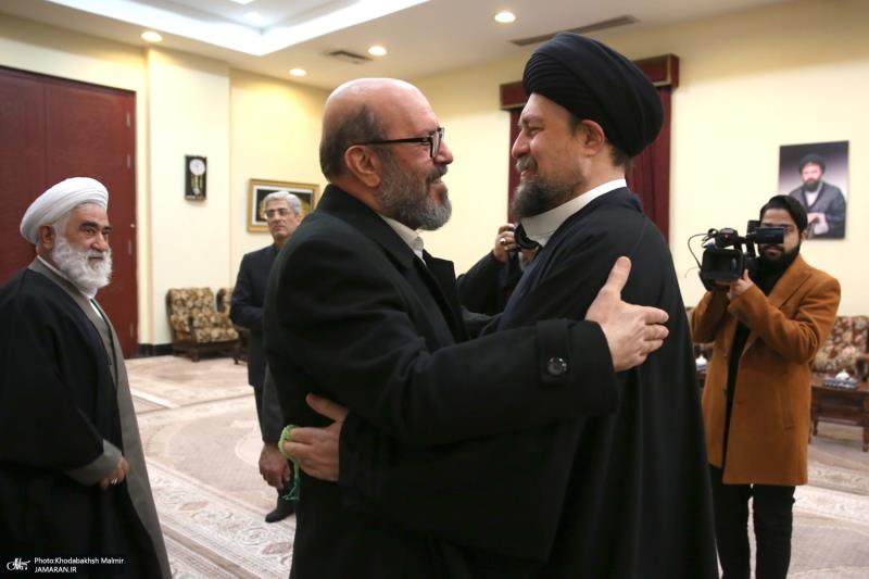 عشره فجر کی مناسبت سے، حرم امام خمینی (رح) میں مستضعفان فاؤنڈیشن کے صدر اور ملازمین کا ایک گروپ کی حاضری اور ان کی تمناؤں سے تجدید عہد /2024ء