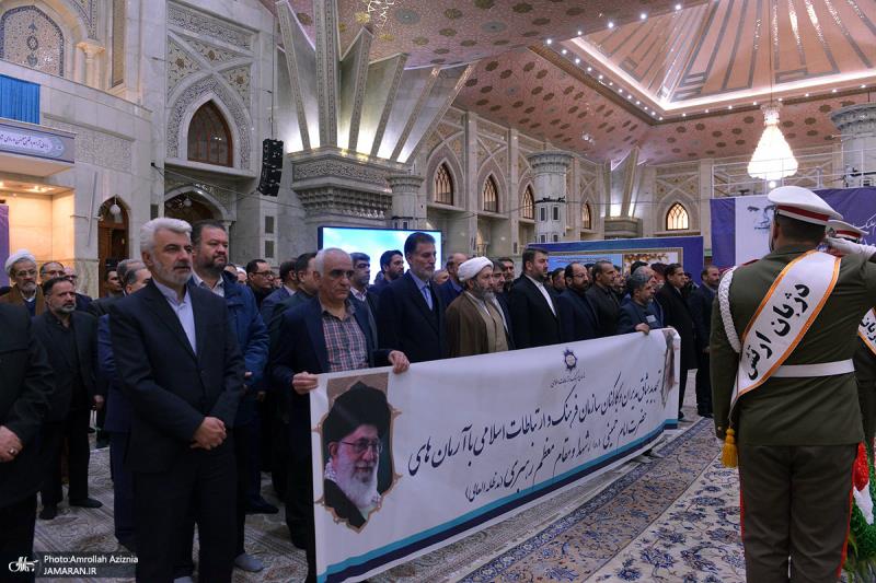عشره فجر کی مناسبت سے، حرم امام خمینی (رح) میں آرگنائزیشن آف اسلامک کلچر اینڈ کمیونیکیشن کے صدر، منتظمین اور ملازمین کی حاضری اور ان کی تمناؤں سے تجدید عہد /2024ء