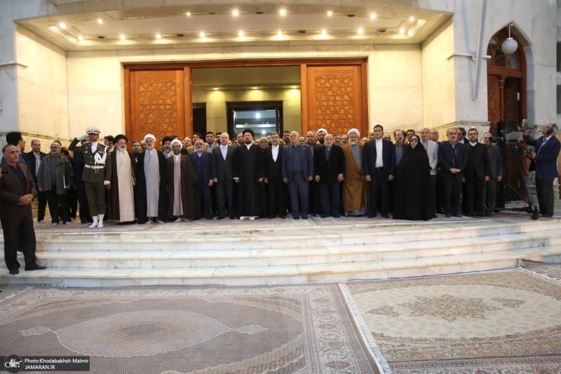 عشره فجر کی مناسبت سے، حرم امام خمینی (رح) میں اسلامی کونسل کے نمائندے کی حاضری اور ان کی تمناؤں سے تجدید عہد /2024ء