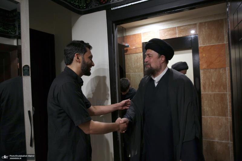  آیت اللہ سید حسن خمینی نے شہید طہرانچی  کے اہلِ خانہ سے تعزیت کی