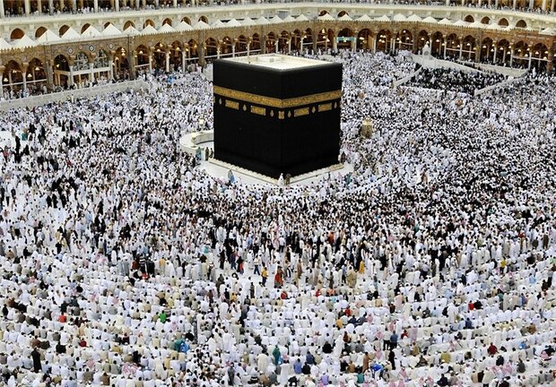کیا ایک جمرہ کی تمام کنکریاں مکمل کرنا دوسرے جمرے سے پہلے واجب ہے؟