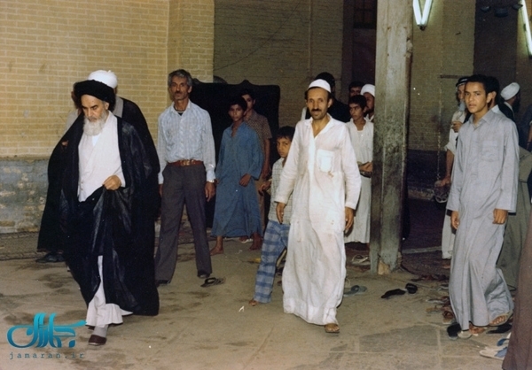 نجف میں داخل ہونے کے بعد امام خمینی (رہ) نے کس مجتھد سے ملاقات کی؟