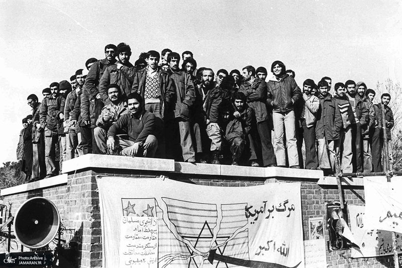 امریکی سفارتخانے پر قبضہ دوسرا انقلاب ہے:امام خمینی(رہ)