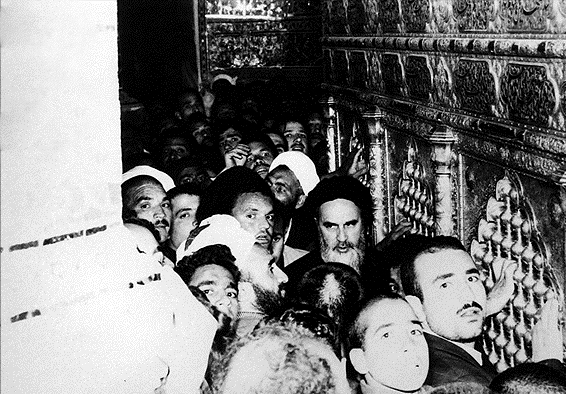 ظالم اور خود خواہ افراد عربی زبان کے ساتھ کیا سلوک کر رہے ہیں؟