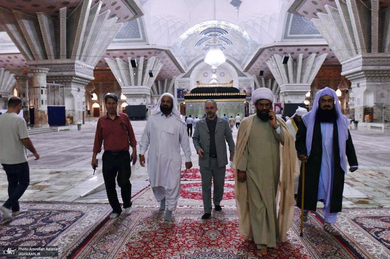 حرم امام خمینی (رح) میں سیستان و بلوچستان صوبہ کے سنی امام جمعے کی حاضری اور ان کی تمناؤں سے تجدید عہد /2026ء