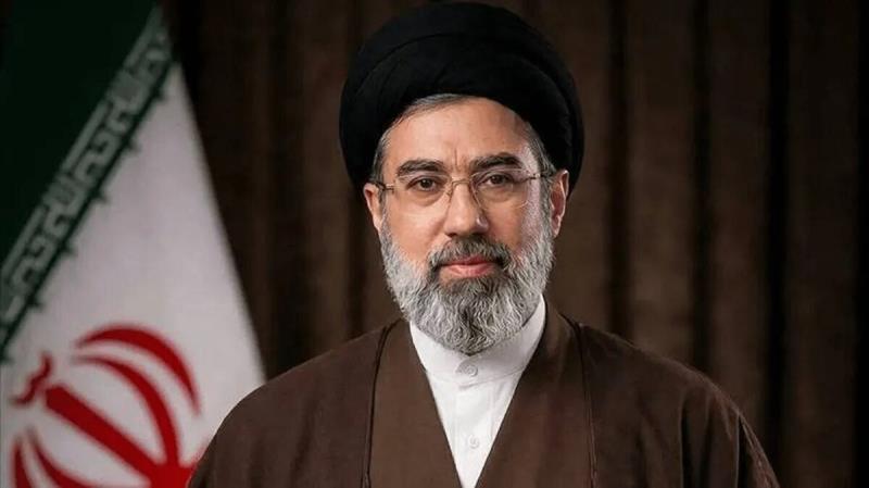 امام خمینی (رح) اور شہید خامنہ ای (رح) نے ملت کی پوشیدہ صلاحیتوں کو بیدار کیا: آیت اللہ سید مجتبیٰ حسینی خامنہ ای
